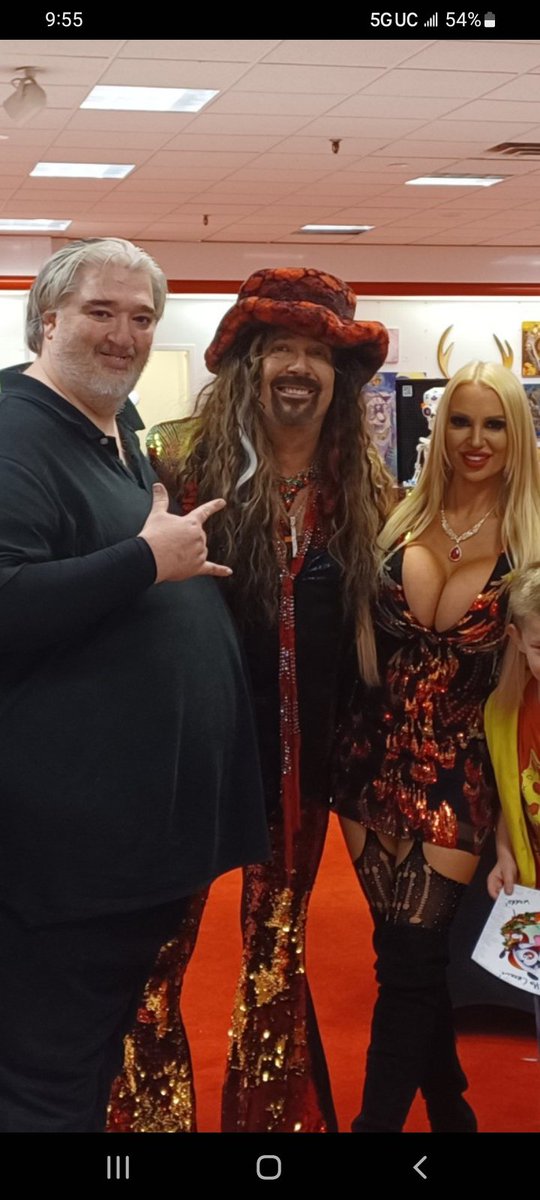 ColeElmosvoice's tweet photo. @JessHarnell To my brother jess happiest of birthday wishes to you, wishing you many more happy birthday to come! Cara my wife says hi to her stich twin! Love you both from your favorite ELMO! https://t.co/ALWiAZb3TR