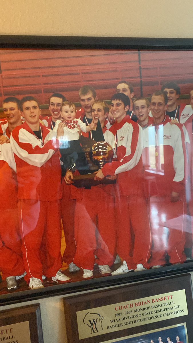 Monroe basketball legends in the house last night. Brad and Brett Stangel, Mitch Tordoff, Carson Leuzinger, JT Seagreaves, Cade Meyer, Trent Henning, Dan Bartholf  and more. 5  1,000 pt scorers. Brett is holding B Bassett on 2007 trophy who had 23 pts in game