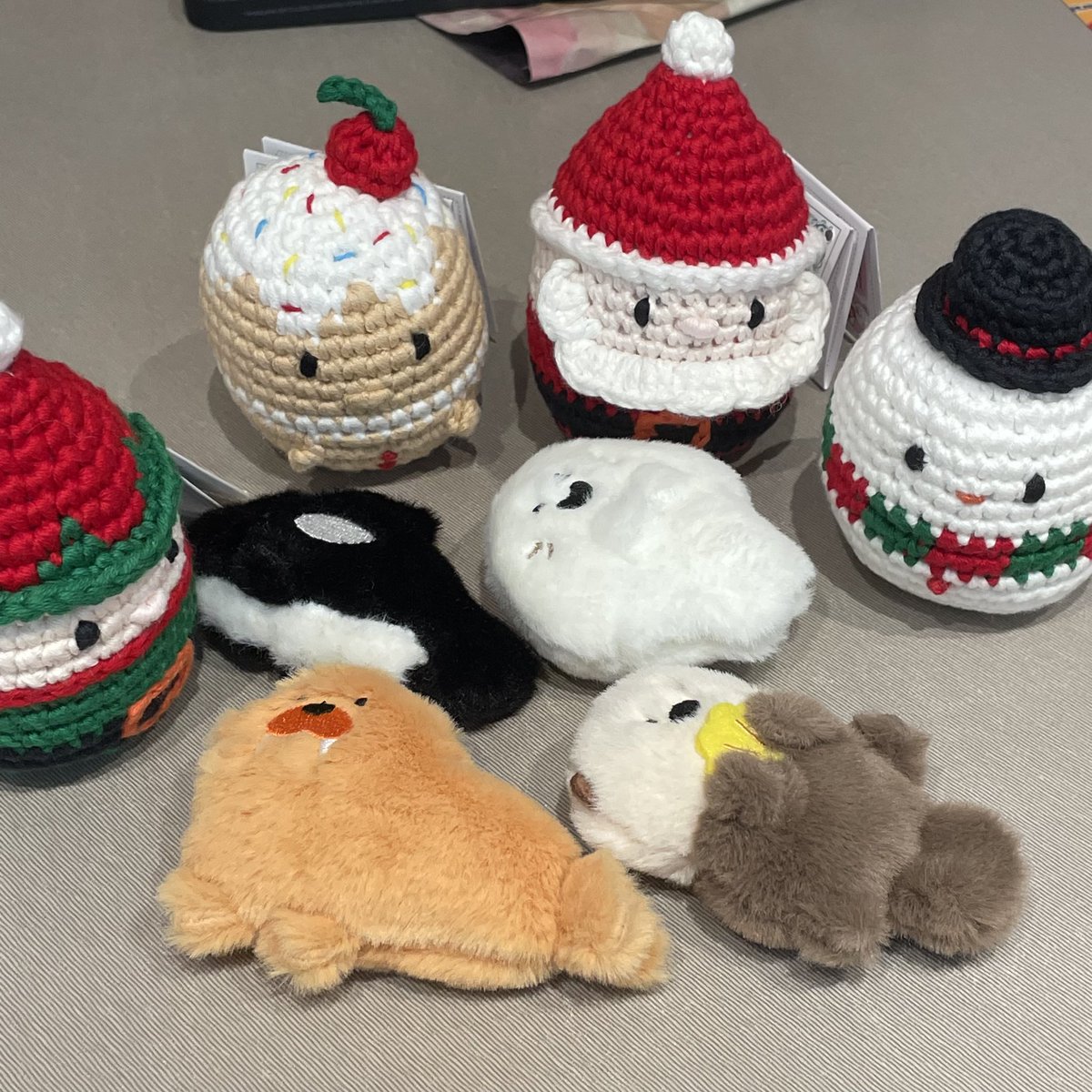minkookyy's tweet photo. this gc goes hard on christmas every year 🙂🎄 thank you for the annual friendship subscription renewal 💓💓💓 @sugafreecooky @21gguks @forgukks @_seokjins https://t.co/PaCdXhM2fc