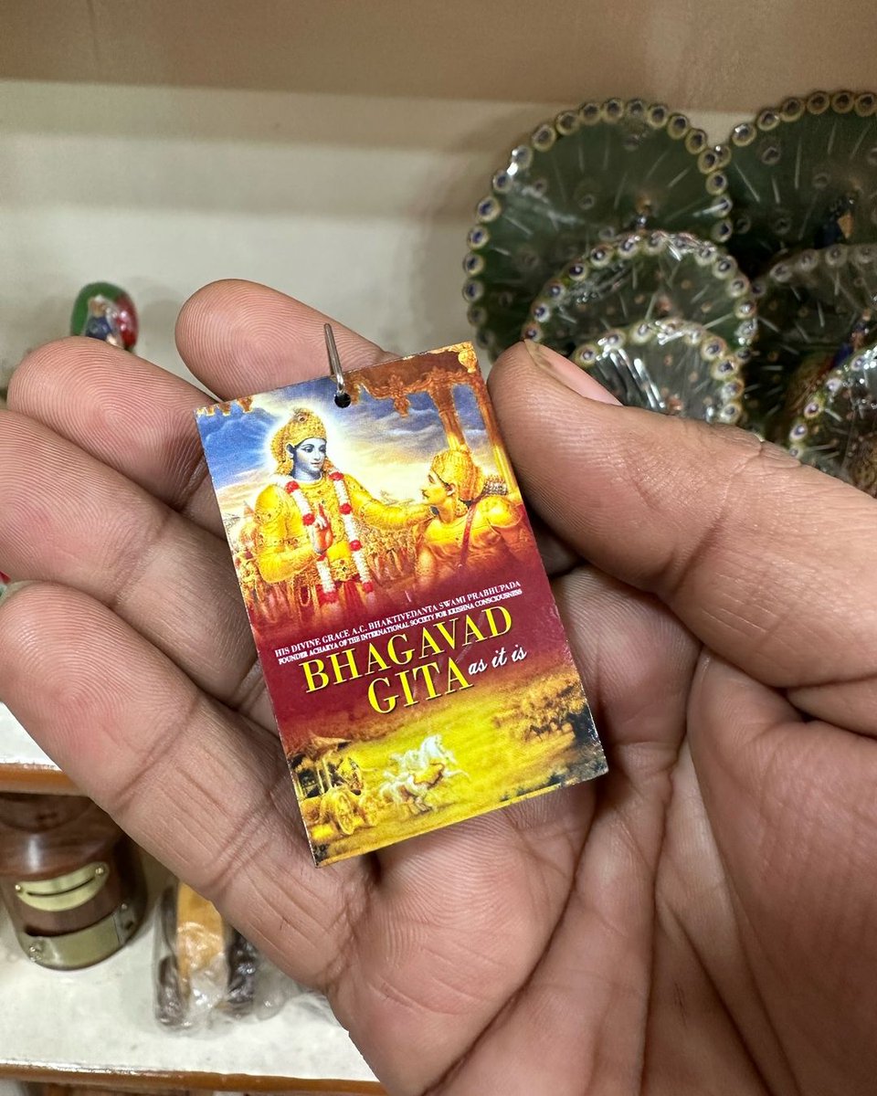 Geetashloks's tweet photo. Today is the 5160th Anniversary of the Bhagavad Gita!  💗

What is the one shloka which changed you 🤔 https://t.co/BZvMtjI5dM