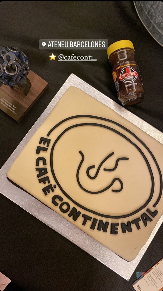 cafeconti_'s tweet photo. El Cafè Continental naixia ara fa un any i ho hem volgut celebrar 🎂

L'equip de @cafeconti_ us desitja un molt bon Nadal! 🎄 https://t.co/SvpNaiaEMQ