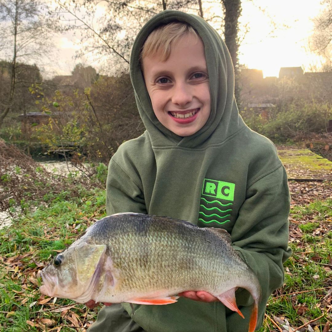 stephen77100930's tweet photo. Meet Harry, our new junior member, who just had a fantastic session at the viaduct with his dad!🎣🌟 

Harry's caught some fine perch, the biggest at 1lb 14oz - Well done, Harry 🌟

That's what we call a successful day's fishing 🙌🏼

#RCCarpTackle #RCTeam #CarpFishing #CarpAngler https://t.co/PJzipuicpF