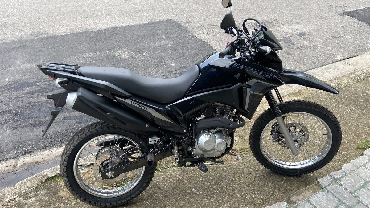 Pedido de ajuda 
Roubaram minha moto de trabalho, placa Sqx5h11 
Bros 160 23/24
Preta 
Me ajuda aí galera é a única coisa que tenho pra correr atrás do pão de cada dia !