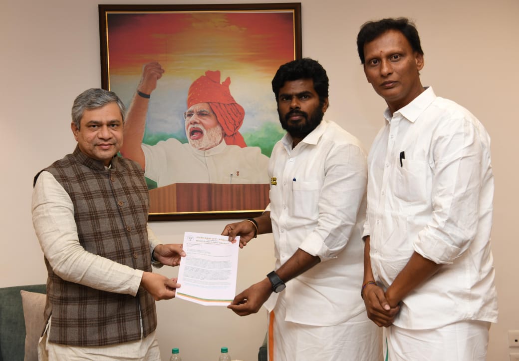Vasanthcovaibjp's tweet photo. மாநில பாஜக தலைவர்  திரு. @annamalai_k அண்ணனின் முயற்சியால் டெல்லியில் மத்திய ரயில்வே அமைச்சர் மாண்புமிகு திரு. அஸ்வினி வைஷ்ணவ் அவர்களை நேற்று சந்தித்து போத்தனூர்  ரயில் நிலையத்தை  முனையமாக மாற்றவும், பொள்ளாச்சியில் இருந்து சென்னை தாம்பரத்திற்கு புதிய ரயில் இயக்கவும், https://t.co/AdfByhYKw5