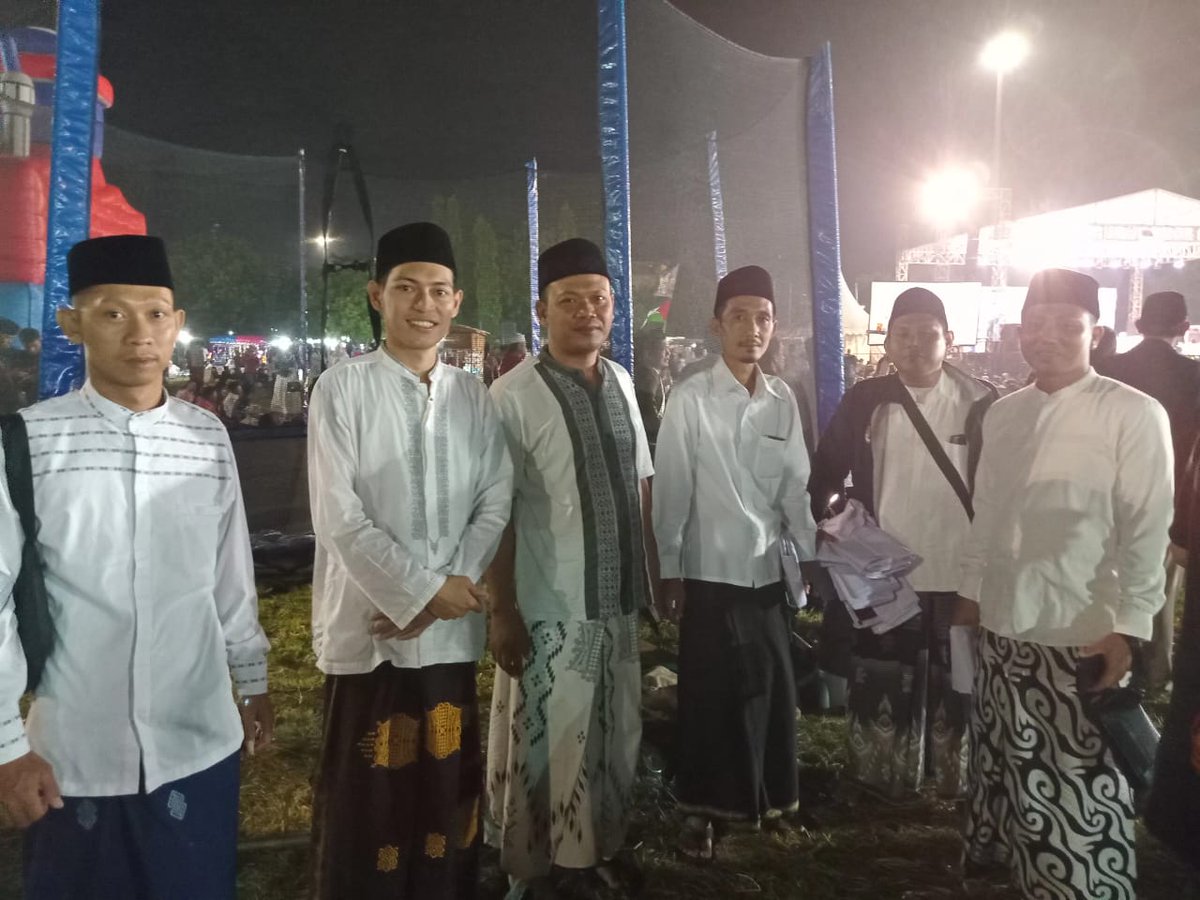 KembanganPps's tweet photo. KPU DEMAK BERSHOLAWAT

23 Desember 2023

PPS Kembangan mengikuti kegiatan yang diadakan oleh KPU Demak yaitu KPU Bersholawat yang diadakan di Alun Alun Kab. Demak.

@kpu_demakkab @KPU_Jateng @KPU_ID @PPKBonang https://t.co/Gjfw4Ihrug