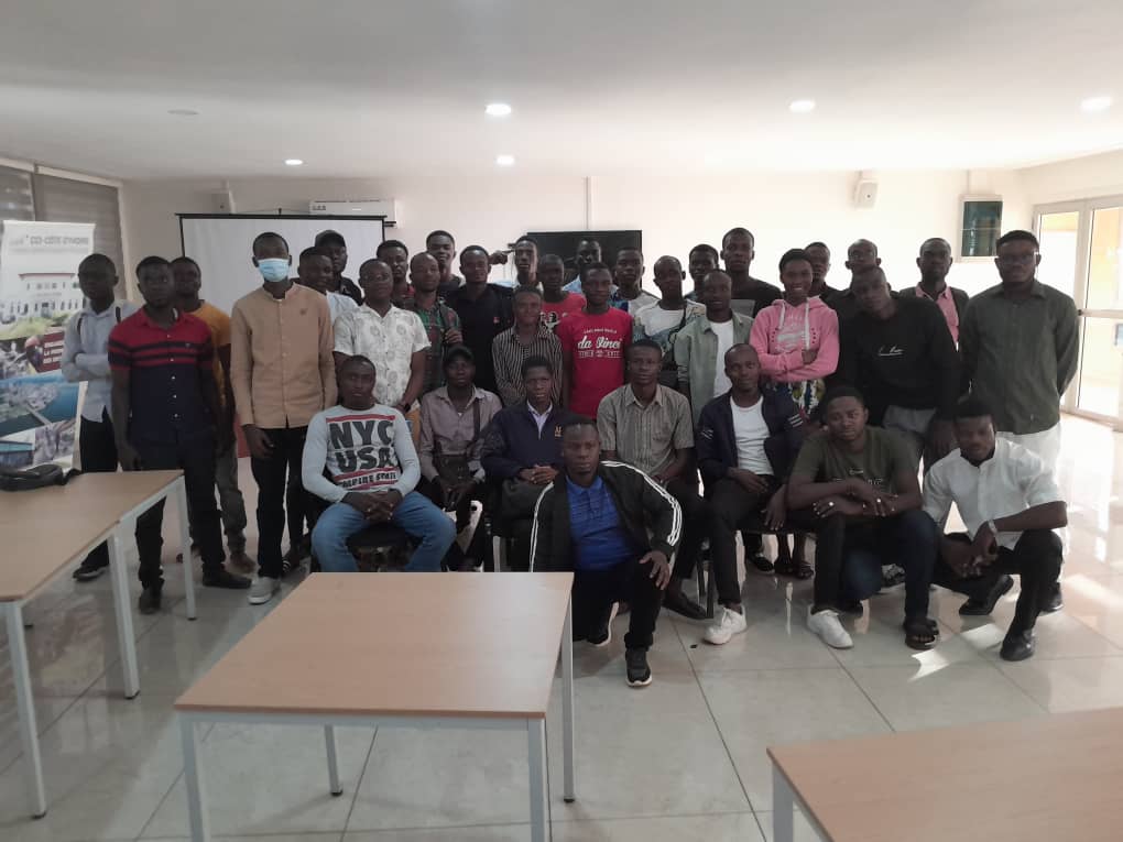h_fablab's tweet photo. Du 11 au 21 décembre 2023, le HFabLab a formé plus de 100 apprenants à Arduino dans les villes de Daloa, Korhogo, Bouaké, avec Africa Digital Academy. Découverte pratique de ce domaine avec des projets concrets. #HFabLab #FormationArduino #AfricaDigitalAcademy https://t.co/n10VrDRe14