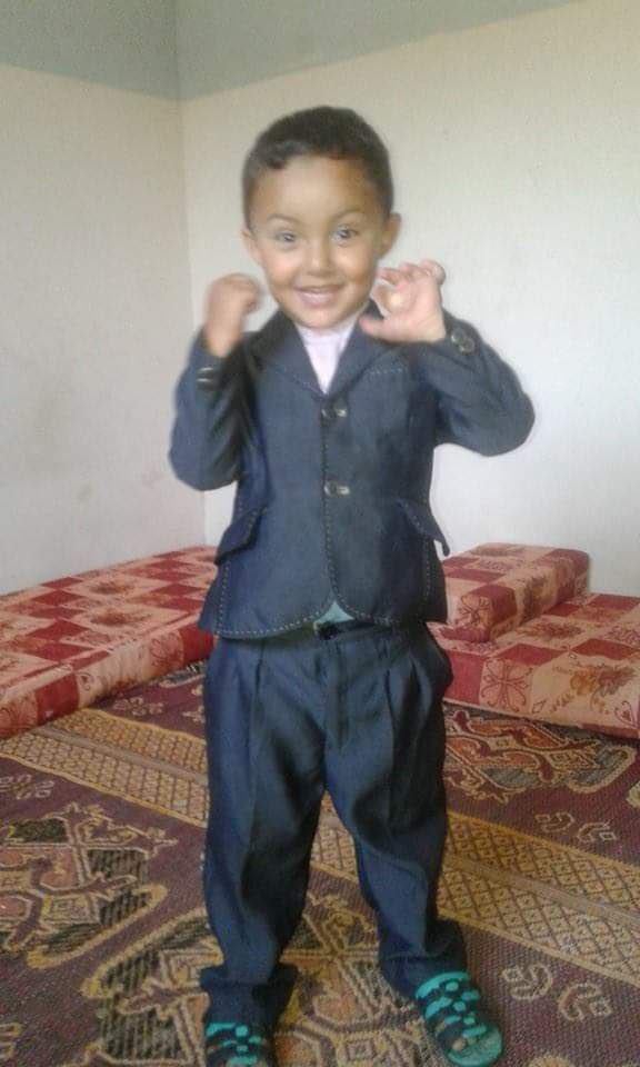 Israeli sniper just killed this kid in front of his mother in #Gaza