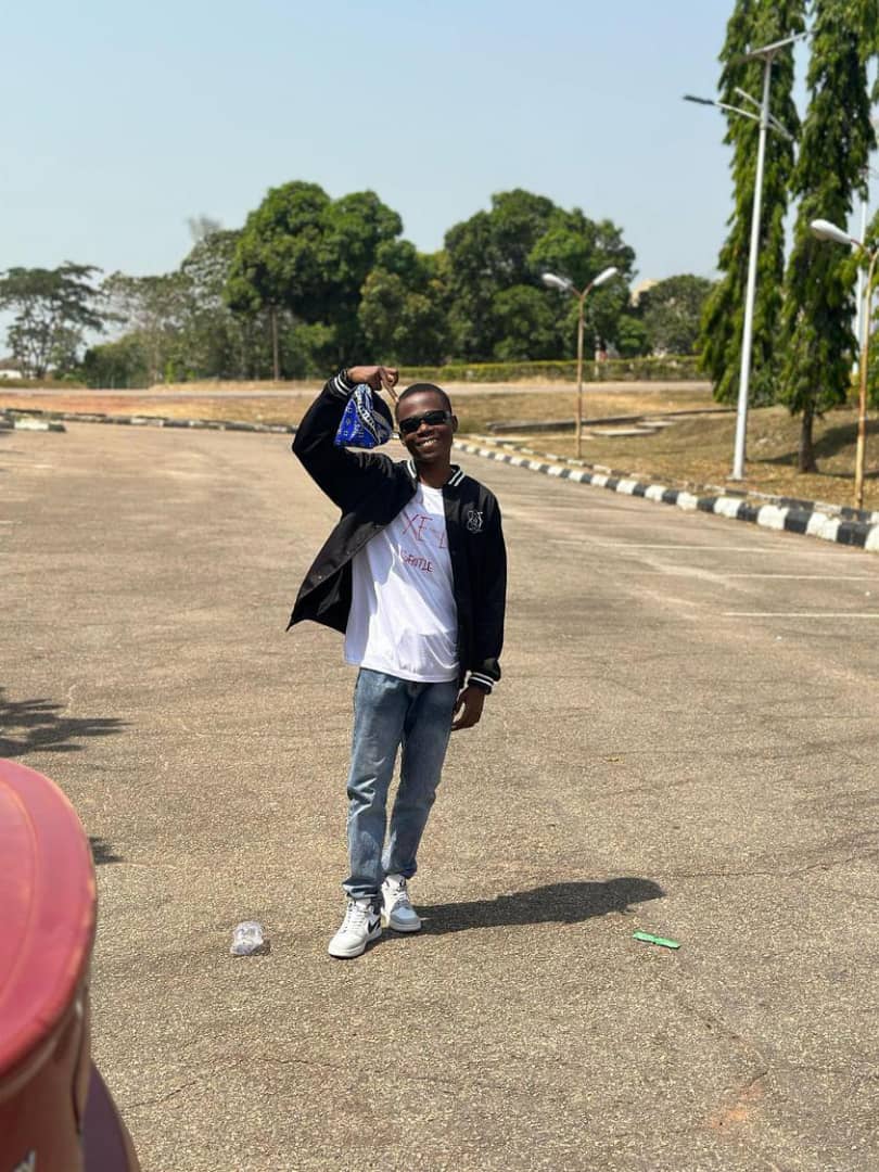 toluadewumi2's tweet image. Yo! #B.tech in physics with friend before, during  and after FUTA definitely @Teebamzy1 ...why didn't I see you tho #invictaclass22