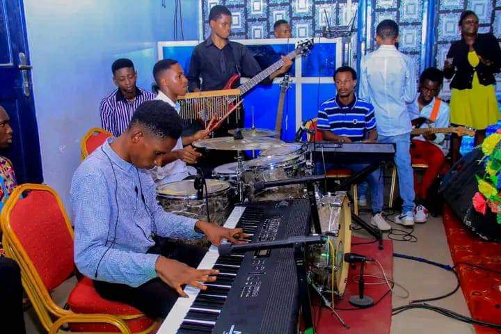 Alphalivesound's tweet image. 🎵 Need a top-notch live concert setup and professional public address system? Look no further! Contact us at ALPHA LIVE SOUND for an unforgettable audio experience. 🎤🔊 Let us help you create a memorable event! #LiveSound #ConcertSetup #EventProduction #QualityAudio