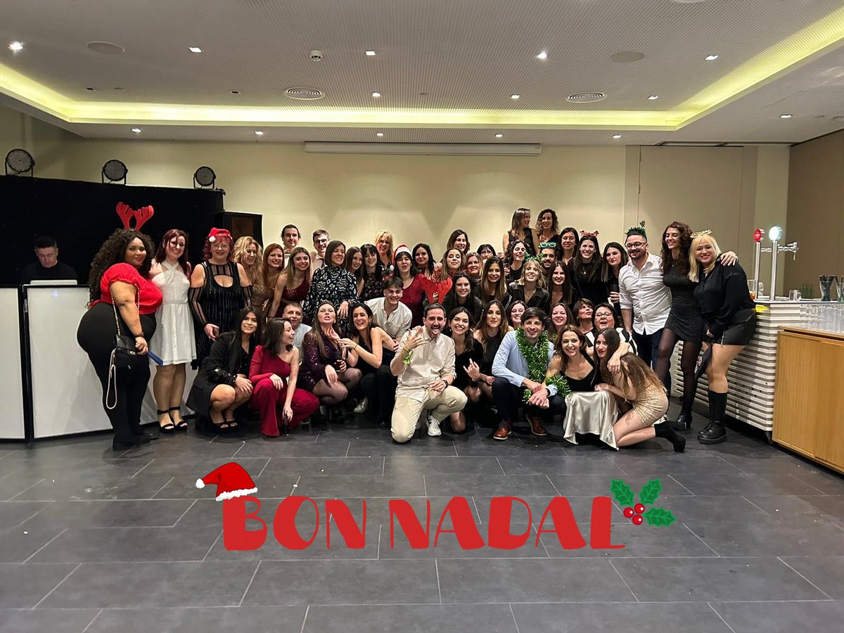 GermansTriasFH's tweet photo. L’equip de #farmaruti💊 us desitgem molt bones festes a tots i totes! 🎄✨ https://t.co/m9Q68lQ0sO