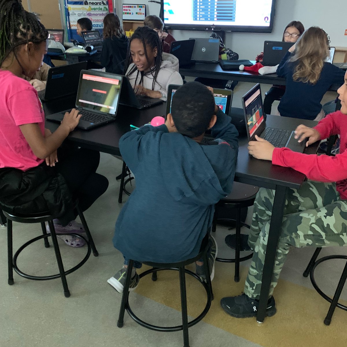 evenarcisse's tweet photo. 3rd grade ending the winter break with some Christmas fun with @quizizz @FSHISD 👍🏼🎄 Feliz Navidad! https://t.co/jbrmsnj4ua