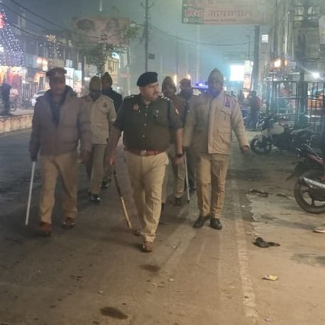 #spdeoria के निर्देशन में <a href="/cocitydeo/">COCITY DEO</a> द्वारा थाना कोतवाली पुलिस के साथ सुरक्षा एवं कानून व्यवस्था को सुदृढ़ बनाये रखने हेतु प्रमुख चौराहों/कस्बों/बाजारों आदि प्रमुख स्थानों पर आमजन से संवाद स्थापित करते हुये पैदल गश्त/चेकिंग किया गया।
#UPPolice