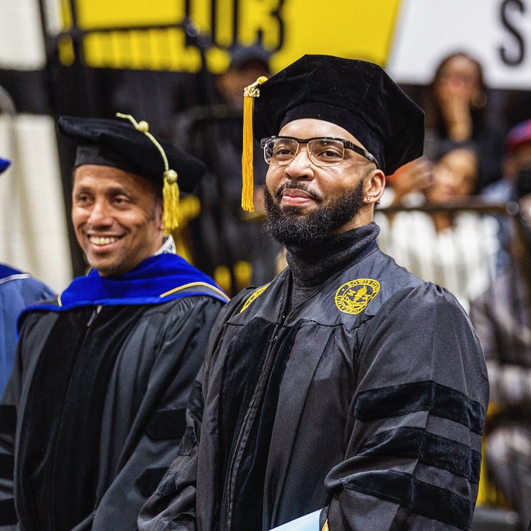 𝙳𝚊𝚕𝚕𝚊𝚜 𝙻𝚎𝚎, 𝙴𝚍.𝙳. 🍎 tweet media