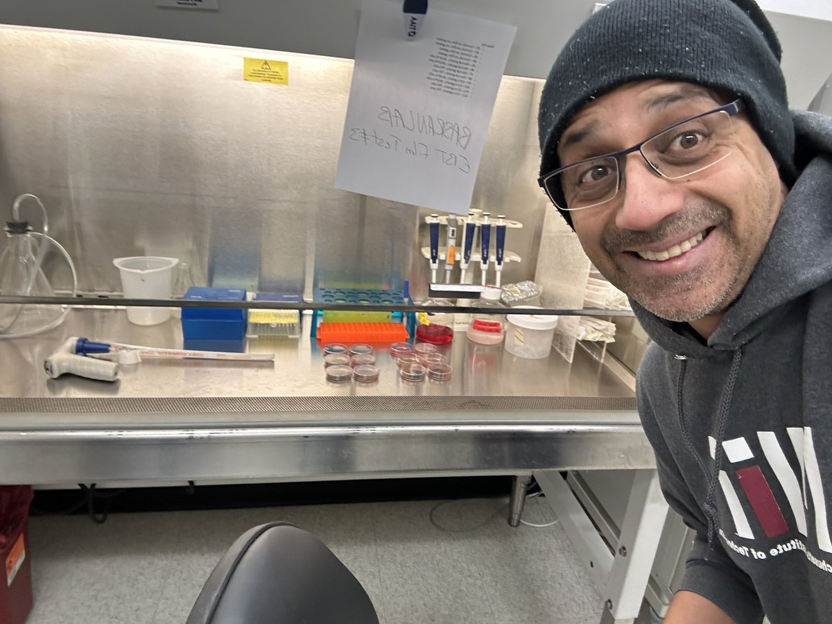 Psbasran's tweet image. Someone's gotta feed those cells!

happy holidays!

#radbio #medphys