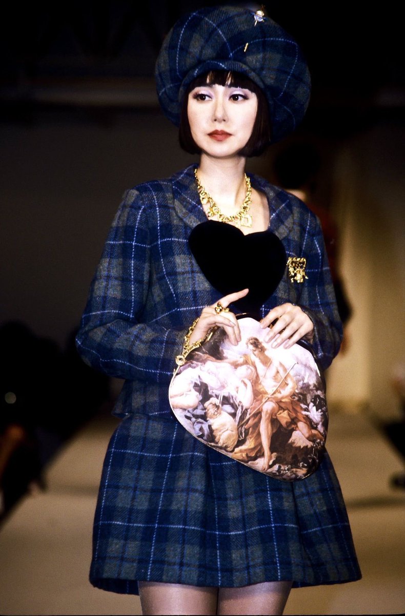wezleydelrey's tweet photo. Vivienne Westwood, F/W 1991 🎭🎬 #royalehigh #royalehighoutfits https://t.co/el5YvyNRTm
