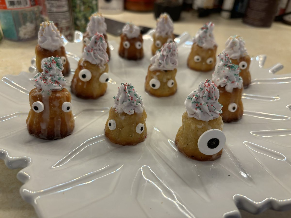 skippywiggly's tweet photo. @dadimakesmusic omg I found out about these making Kim Joy’s cannelé Christmas trolls this year. Thank you for the extra lesson 🥰 https://t.co/k6ne7STvjT