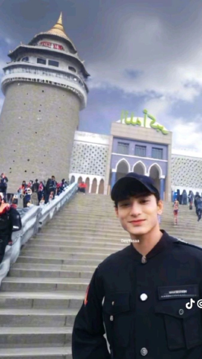 starfess's tweet photo. -star Masyallah zayyan disini cakep banget😭kayak bisa di gapai anjir...
Ini zayyan kalau mau jum'atan pamit nya gimana ya ke member? https://t.co/jmjuwfDjSv