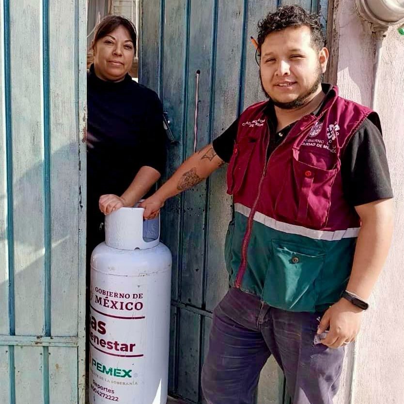 Todos_Somos_PC's tweet photo. ¡Cuidamos tu economía! 😉

Apoyando al @GobiernoMX, el equipo de Participación Ciudadana de @CDMX_SIBISO acerca a tu hogar el #GasBienestar, con un precio + justo y kilos de a kilo. 💨🚚

Esto es #BienestarSocial. 🫶🏻

#TrabajamosParaTi https://t.co/GGRTEK74YK