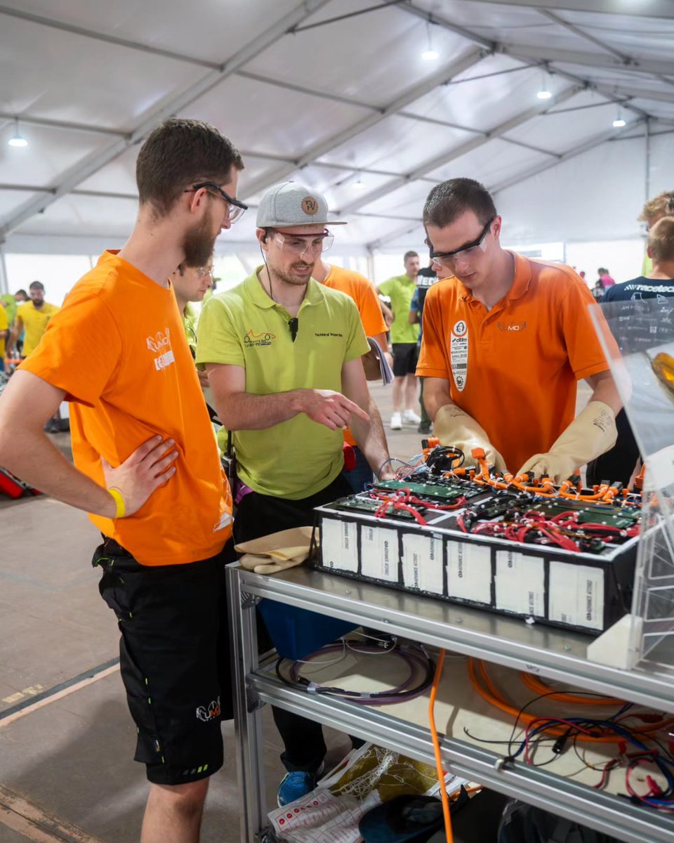 umdracing's tweet photo. Werden Sie Teil einer engagierten Gemeinschaft, die unsere Rennsportleidenschaft teilt! 

📸 © Formula Student Germany, Haindl, Seizinger 
#formulastudent #umdracing #werbung #ad https://t.co/8UvfxC311g