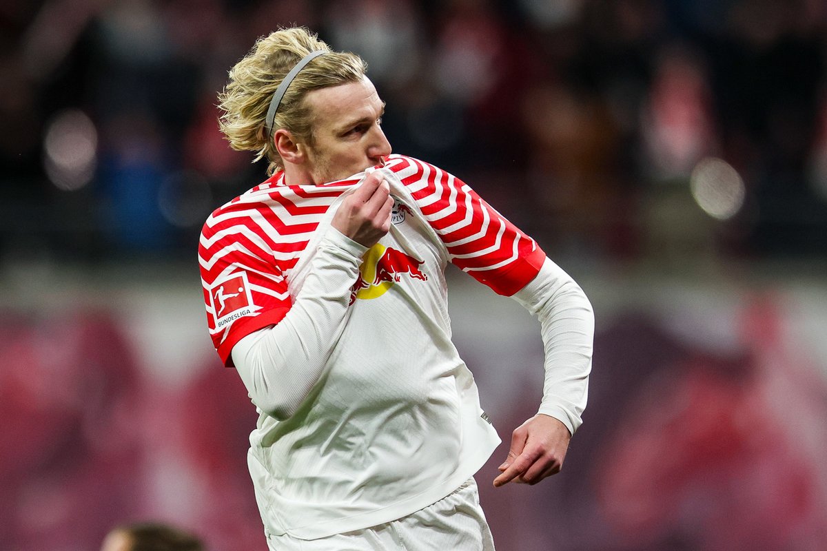 _BeFootball's tweet photo. Le RB Leipzig a décidé de ne plus attribuer le n°10 à un futur joueur, en hommage à Emil Forsberg ! ✨

(BILD) https://t.co/1uKeVWPP5j