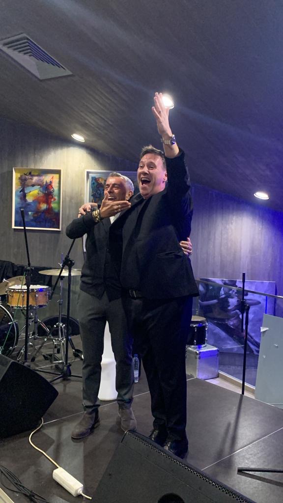 Carlos_Latre's tweet photo. Un placer haber puesto el humor en la navidad de las empresas de mi amigo JOSE LUIS “El Turronero” en UBRIQUE. GRACIAS por tu cariño siempre amigo. #latreparaempresas #ubrique #Navidad #cenadeempresa #humor https://t.co/8LamXGQCDt