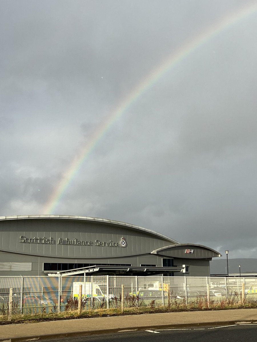 fredcj's tweet image. Tried looking for the pot of gold at work but found something better … Helimed 5 🕺. #phem #EMRS #IBTPHEM #CriticalCareAnywhere #ScotStar