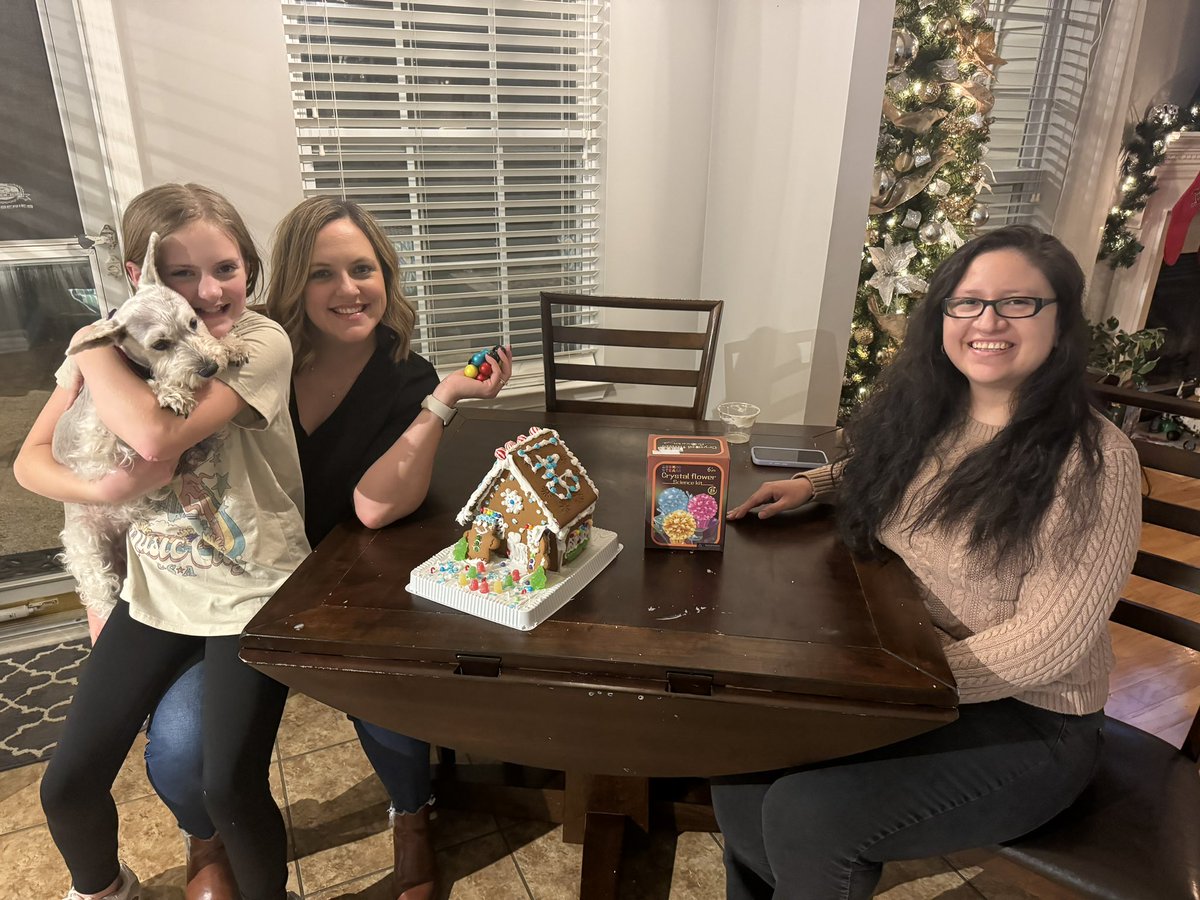 Not only do we do cool science, we also build really nice gingerbread houses! #kidneycancer @VUMC_Medicine @VUMCDiscoveries @VanderbiltU @VUMCHemOnc @VUMC_Cancer