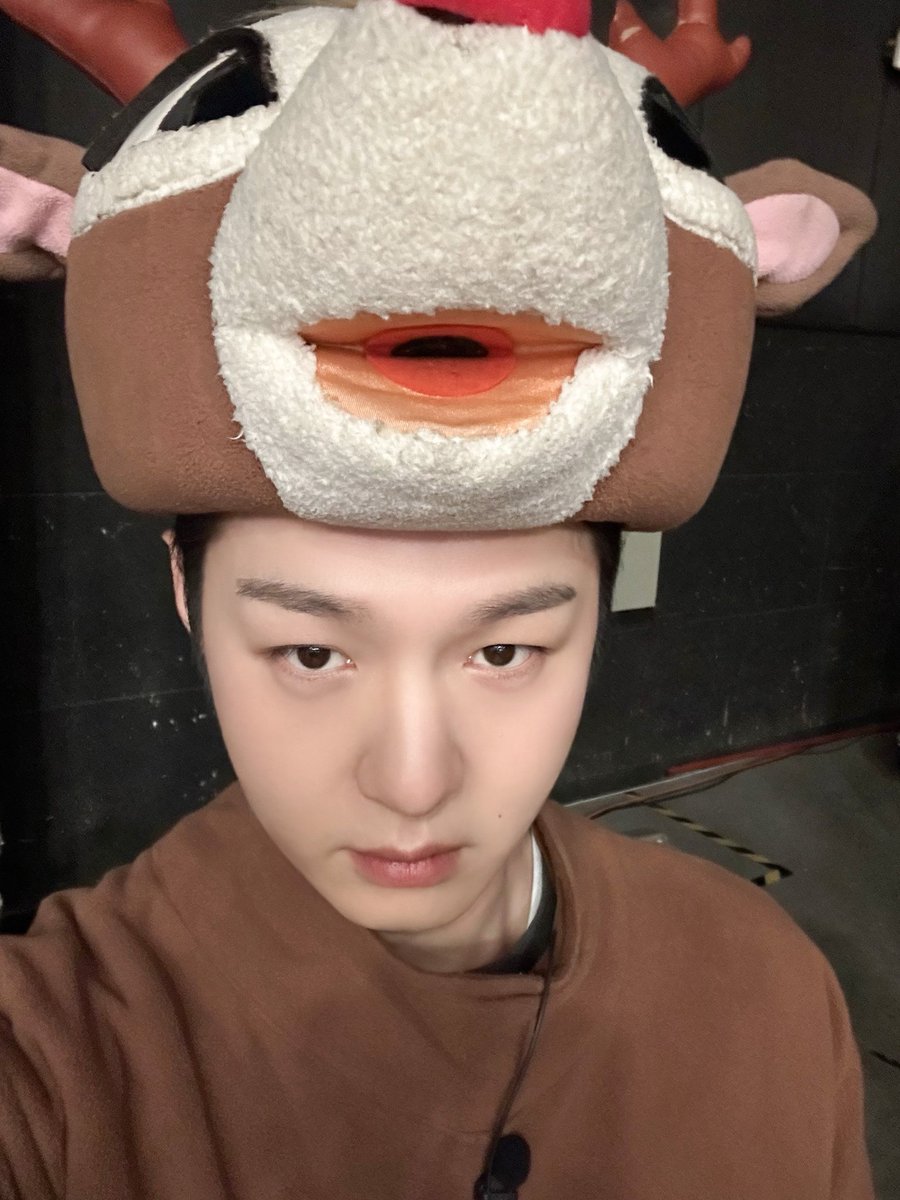 fantagiomusic_'s tweet photo. [#이창섭] [📸] ✨231223 tvN #놀라운토요일✨

추운 겨울 크리스마스 선물처럼🎁
놀라운 토요일에 등장한 루돌프 창섭 군💝
섭돌프와 함께 Merry Christmas🎅
🎄.｡.:*･𐂂.｡.:*･🎄

#LEECHANGSUB https://t.co/wJgGjY1uP9
