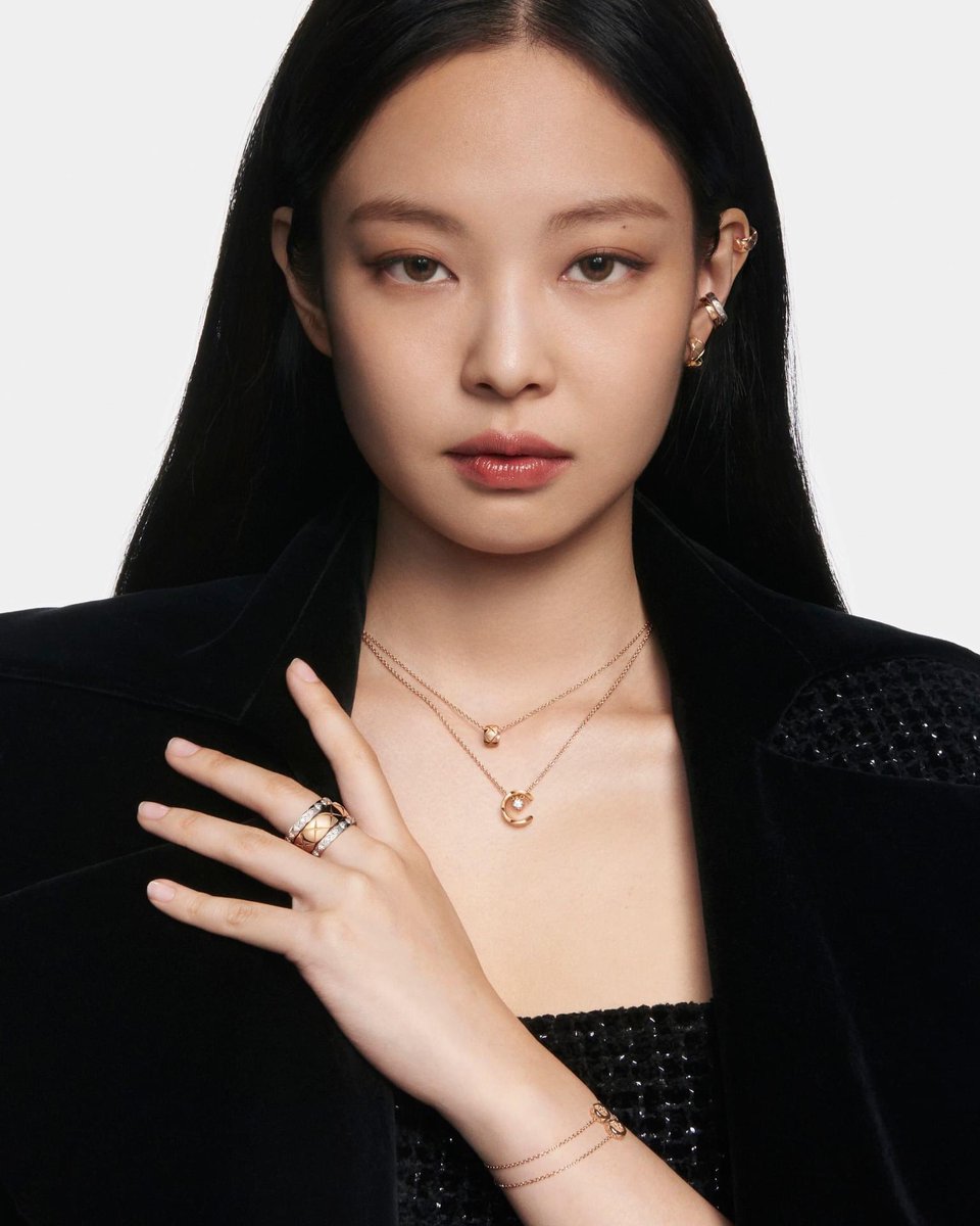 jenlooks's tweet photo. exactly miss ceo!!

ODDATELIER BY JENNIE 
#ODDATELIERByArtistJENNIE https://t.co/Enxa1yFYBV