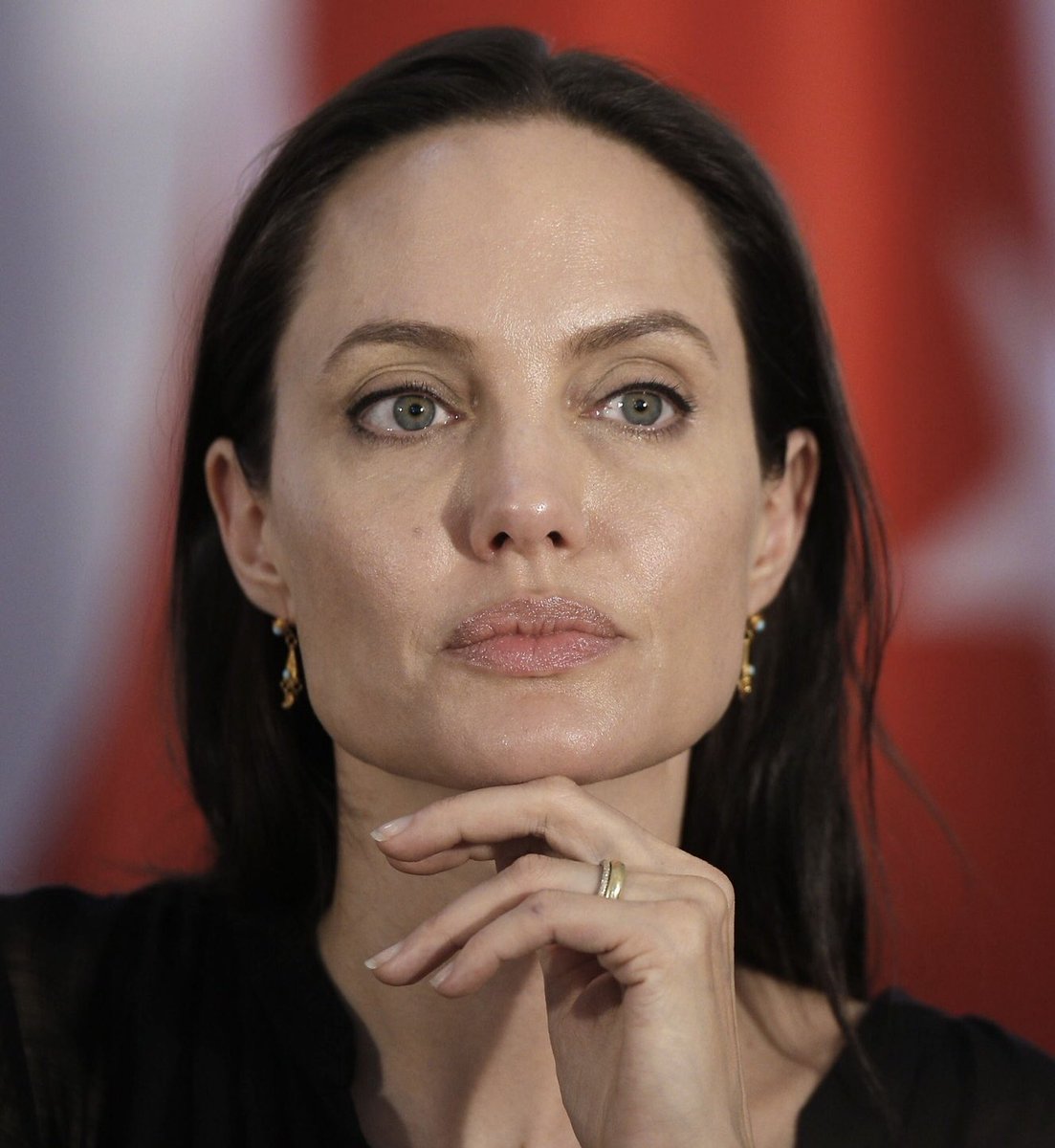 rifain_nouvelle's tweet photo. 🔴L’actrice américaine Angelina Jolie déclare «Les droits de l'homme dans le monde sont véritablement un gros mensonge, je découvre que ces droits et cette justice sont accordés à certaines personnes et pas à d'autres.», cette déclaration fait allusion à la situation en Palestine https://t.co/DsB92frTgE