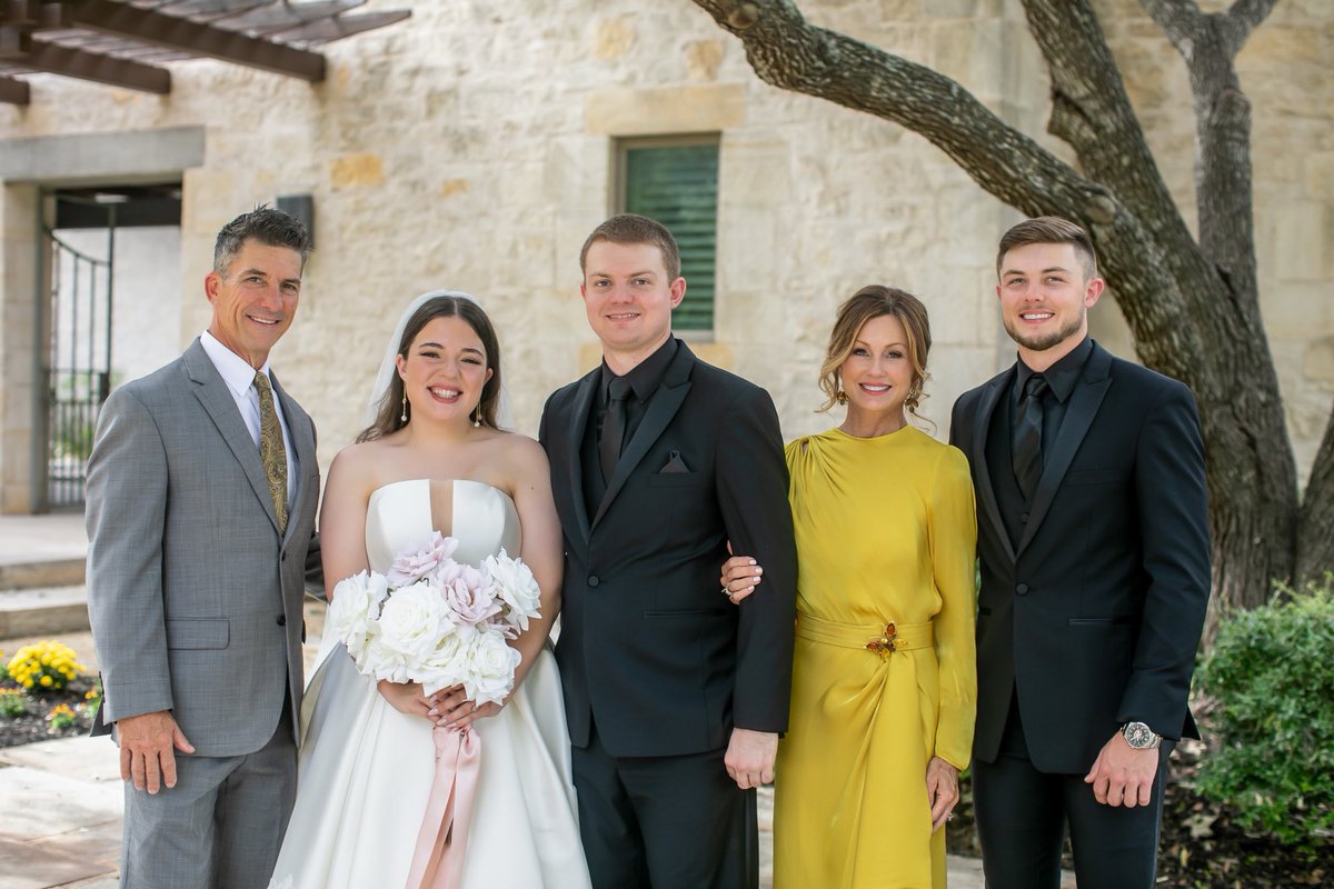 Merry Christmas &amp; Happy Holidays, wishing you all the best ❤️🎄 from the Parodis