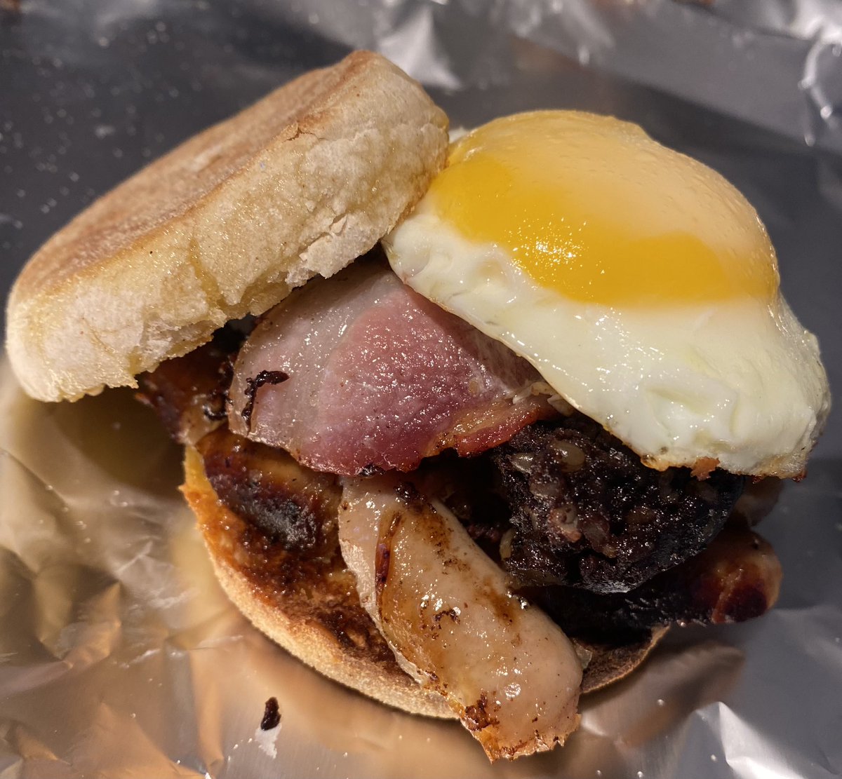 DeirdreGiblin1's tweet photo. Brunch for my #Groningen crew of muffins with #Superquinn sausages, #rudds black pudding, #galtee sausages & Dutch eggs from yesterdayโs market washed down with #BarrysTea ๐ฉโ๐ณ๐ฉโ๐งโ๐ฆ https://t.co/6eDvpm2uMp