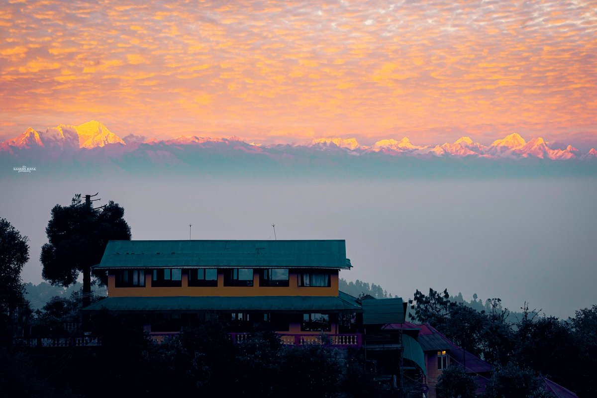 ganeshbi2020's tweet photo. View From Daman Nepal ❤️
Thaha municipality, Makwanpur.
#daman #nepal #thaha #Makwanpur #panorama #panoramicviews #panoramaresort #simbhanjyang #viral #ganeshbista #photographylife #naturelovers #mountain #mountainfromdaman https://t.co/VG6Vmp1rs3
