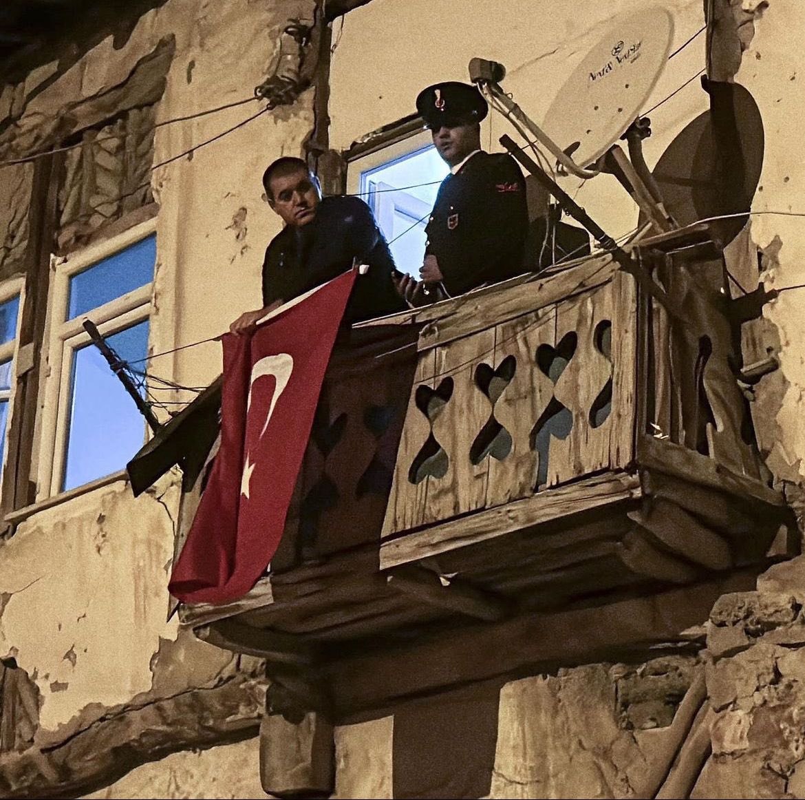 "Allah yolunda öldürülenlere ölüler demeyin. Bilâkis onlar diridirler, fakat siz bilemezsiniz." (Bakara Suresi 154)
#sehidimizvar 🇹🇷