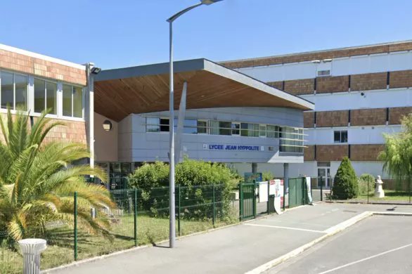 Une partie du lycée de Jonzac a subi des infiltrations d’eau après les précipitations de novembre dernier. Des travaux sont prévus pendant les vacances #intemperies #jonzac

>hautesaintonge.fr/actualite-1650…