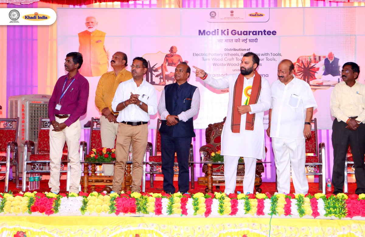 ChairmanKvic's tweet photo. Under the #ViksitBharatSankalpYatra many #AatmanirbharBharat dreams are achieved by #ModiKiGuarantee for transforming the economy of India. Reflecting this visionary approach under the leadership of Hon'ble PM Shri @narendramodi Ji, 8,038 beneficiaries beneficiaries belonging to pan India have been disbursed Margin Money (subsidy) worth Rs. 125.93 Crores under #PMEGP Scheme of KVIC from Dharmapuri, #TamilNadu. This will result into creation of 64,304 employment opportunities nationwide.

#KVIC
#Khadi
#KhadiIndia
#NewIndia
#VocalForLocal