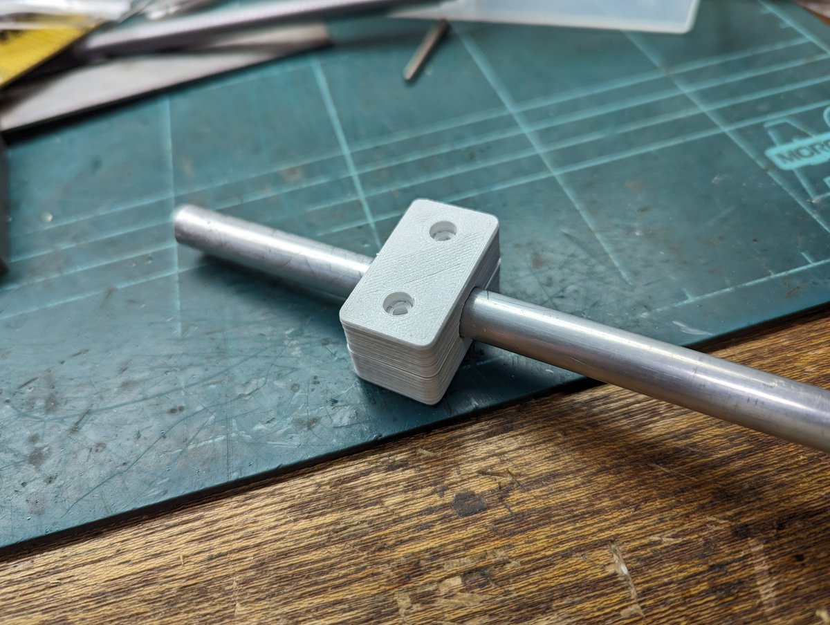 I hacked together a 6M horizontal dipole. It needs trimming; it's resonant at 45.95MHz so it needs a bit. I modeled a 10mm rod clamp and 3D printed four of them. Turned out pretty nice. When it's light tomorrow I'll chop bits off to bring it up to about 52MHz. #hamradio