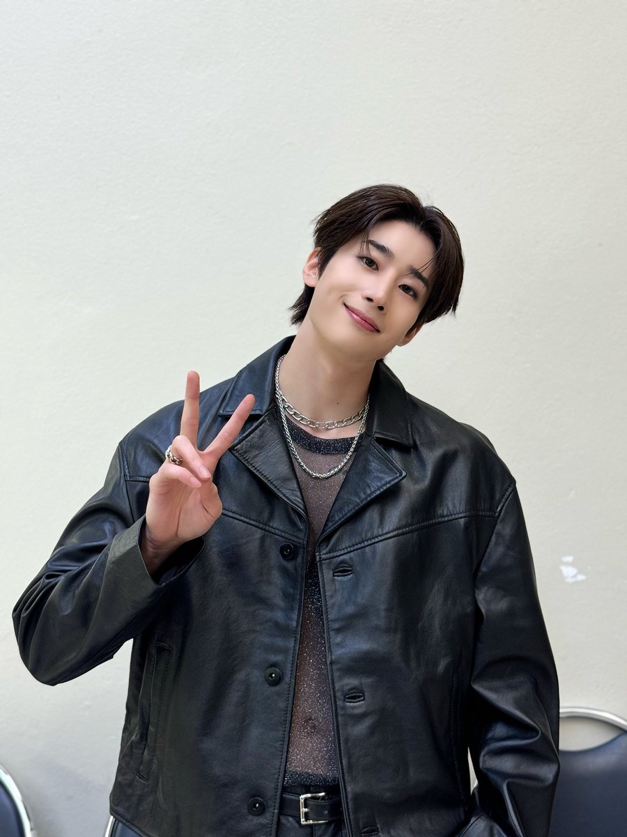 HanSeungWoo_twt's tweet photo. [📸]
2023.12.23
#MerryPopFesta2023 Behind Photo💜

#한승우 #HANSEUNGWOO https://t.co/XtguQ9cNVj