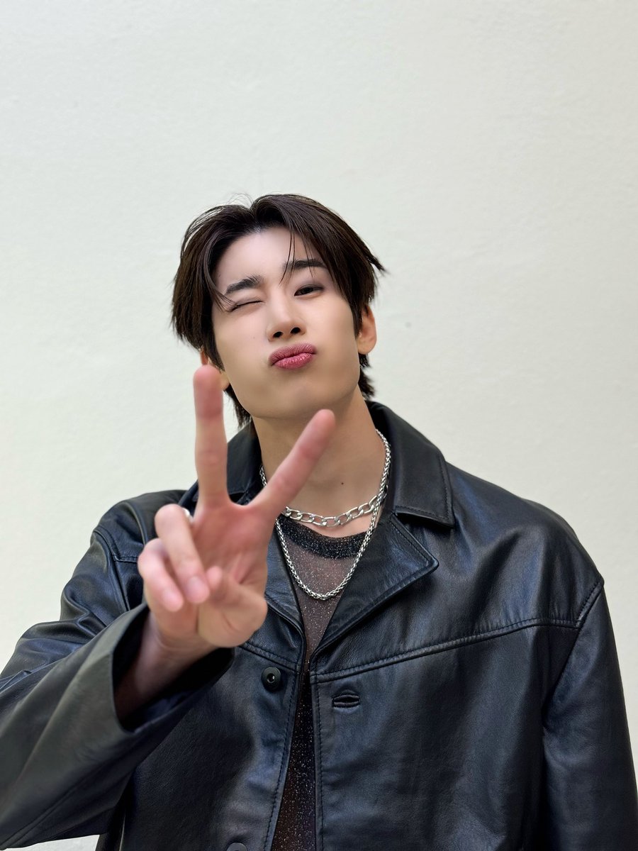 HanSeungWoo_twt's tweet photo. [📸]
2023.12.23
#MerryPopFesta2023 Behind Photo💜

#한승우 #HANSEUNGWOO https://t.co/XtguQ9cNVj