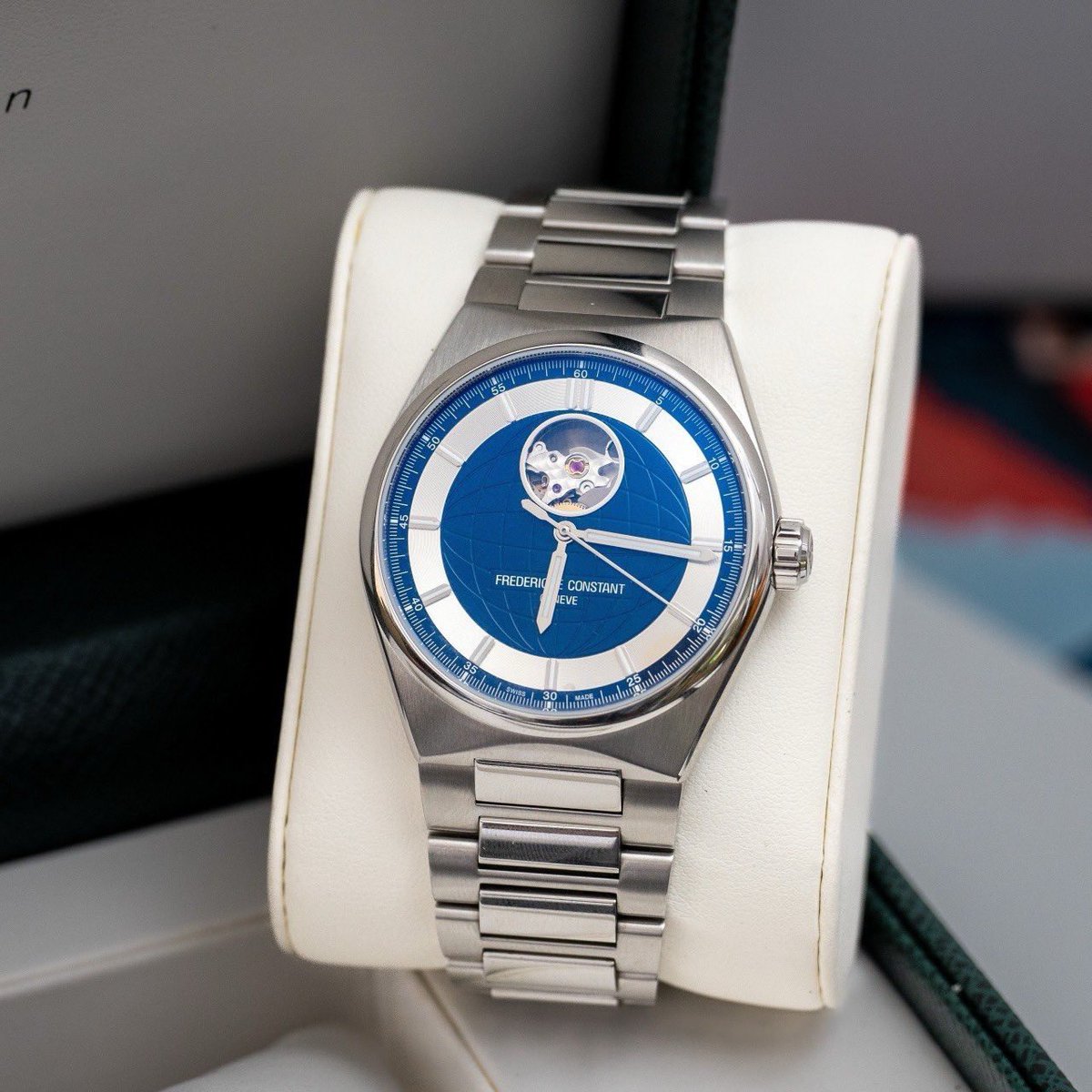 RayNguyen137's tweet photo. Frederique Constant
Highlife Heartbeat Japan limited FC-310NS4NH6B
Limited 200 chiếc trên toàn thế giới !
Đồng hồ fullbox còn đẹp 99% gần như mới
Size 41 mm cực dễ lên tay
Kính saphire phủ Ar chống loá
Chống nước đến 50 m
Thiết kế hearbeat lộ cơ 12 cực kỳ ấn tượng
Tặng thêm dây cao su Hãng đeo thay đổi
Giá chỉ 2x triệu.