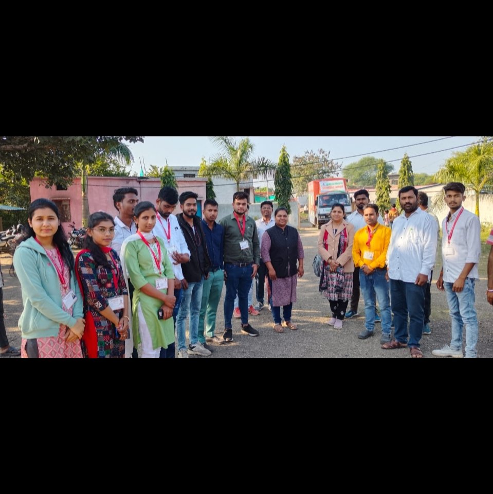 दिनांक 23/12/2023 ग्राम पंचायत कमती में #विकसित_भारत_संकल्प_यात्रा का आयोजन किया गया जिसमें पशुपालन विभाग,आधार ई केवाईसी,उज्ज्वला योजना,स्वास्थ्य शिविर एवं अन्य योजनाओं के स्टॉल लगे थे। इसमें शासन प्रशासन स्तर के सभी माननीय अधिकारी CEO  श्रीमति वर्षा झारिया मेम उपस्थित थी।
#cmyip