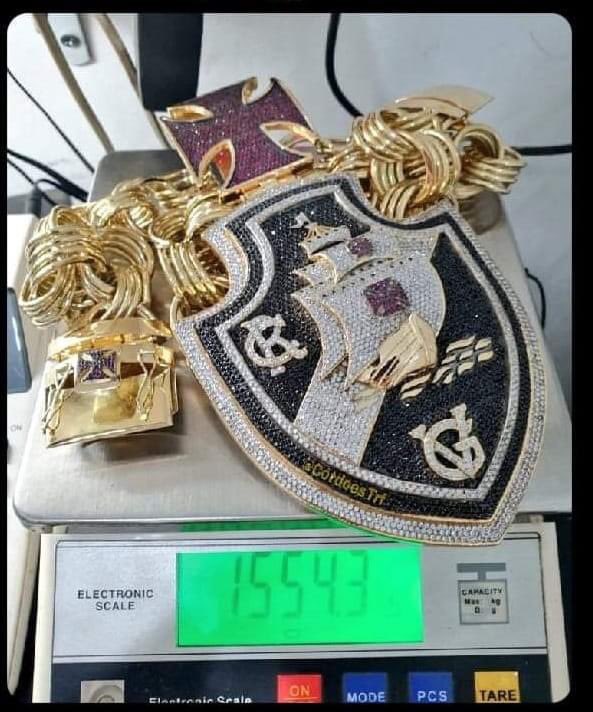 PomboMilGraau's tweet image. "se um dia eu ganhar na mega sena ninguém vai saber"

Eu no dia seguinte: