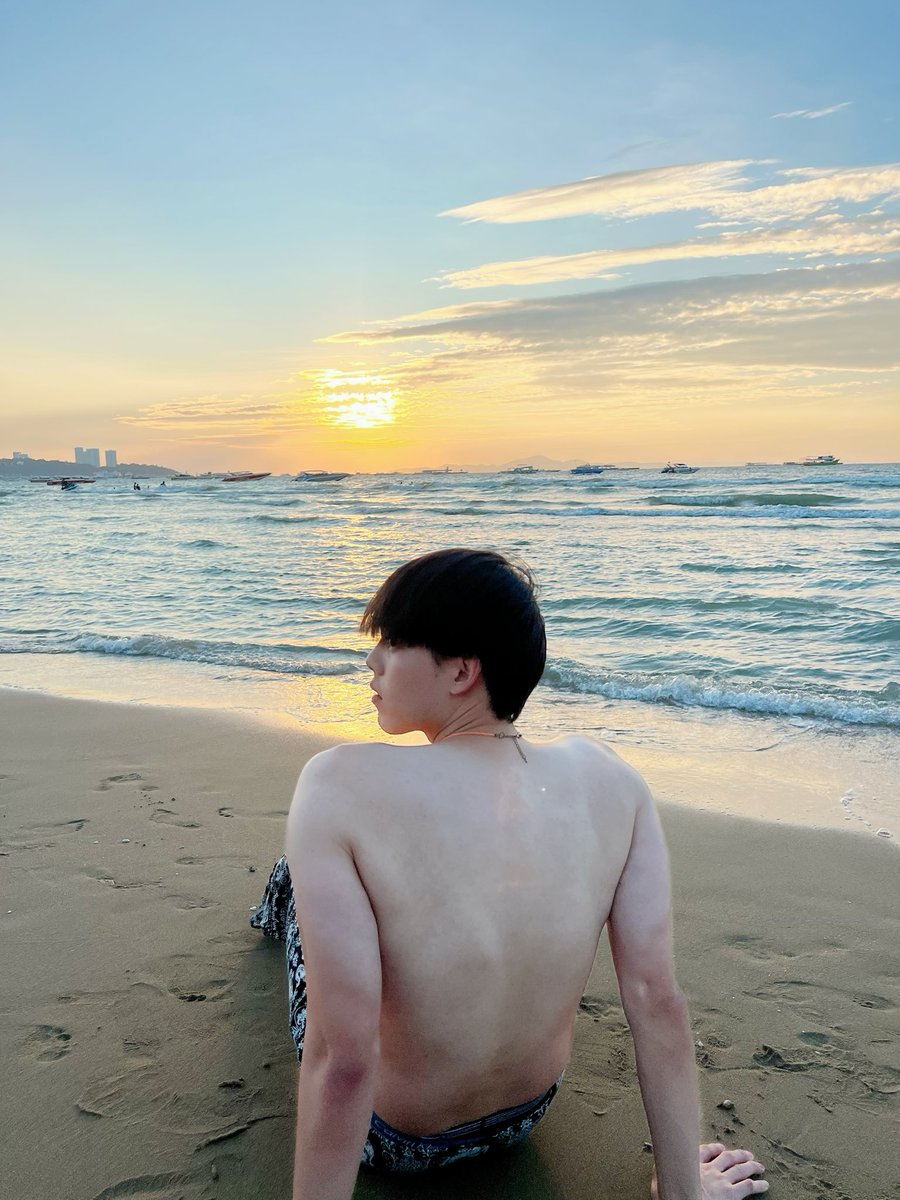 tongsudjinda10's tweet photo. Mood ❤️🌥️🌙🌊 https://t.co/zItnh25J8y