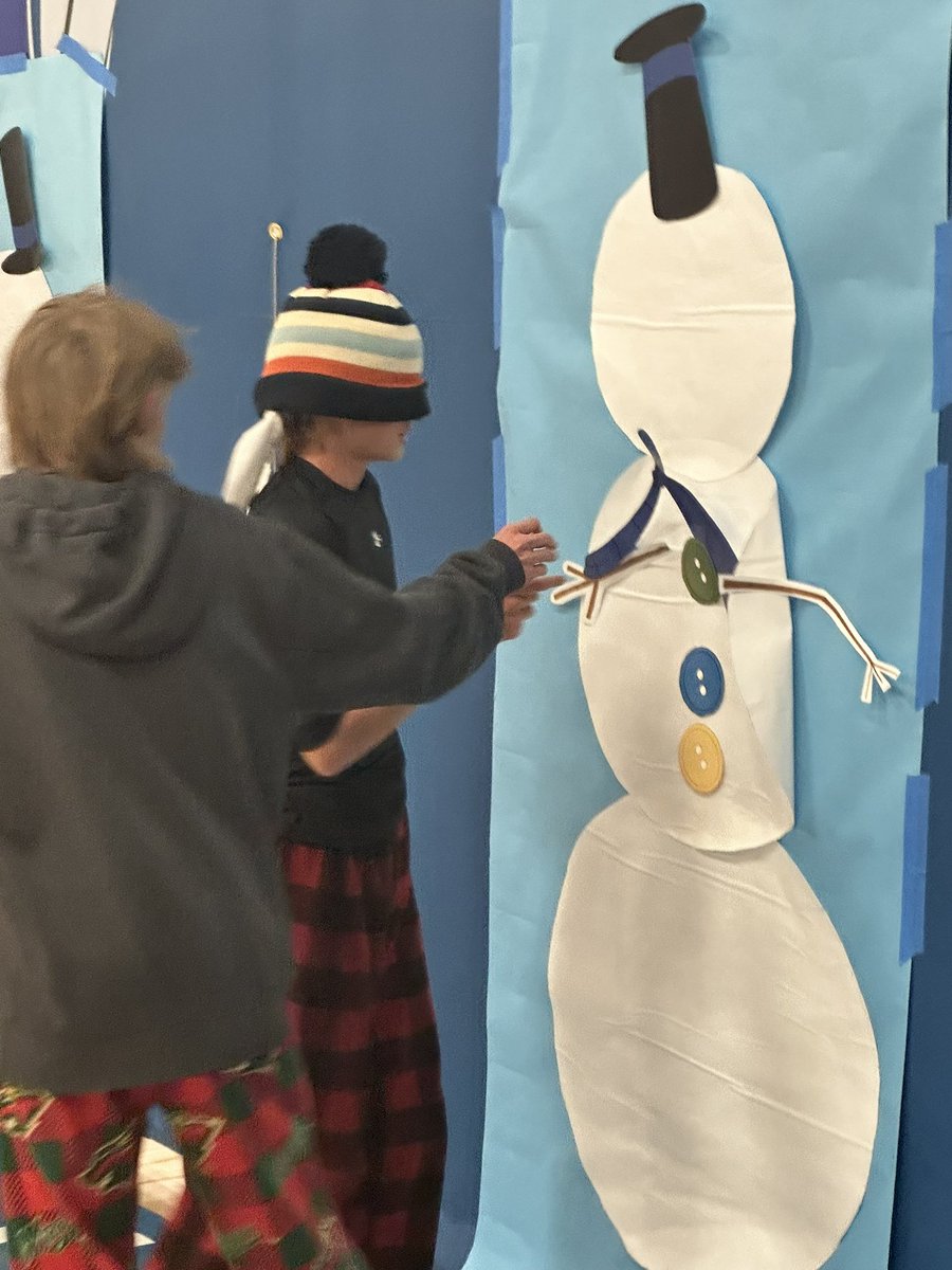 CRMSBlueKnights's tweet photo. CRMS students and teachers have fun before break competing in some reindeer games! https://t.co/UXhvSP5ybD