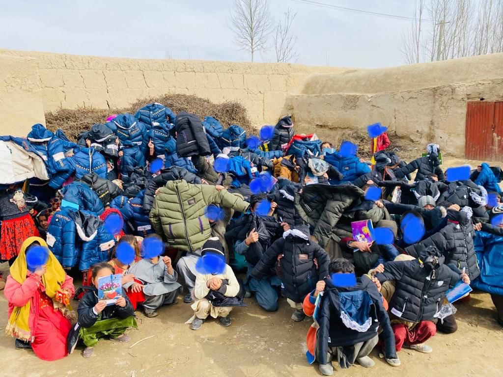 For years @PenPath1 team and, founder of this educational society @MatiullahWesa distributed winter coats, to destitute children in order for these children to pay utmost attention to their education.

#EduHeroMatiullahWesa #Afghanistan