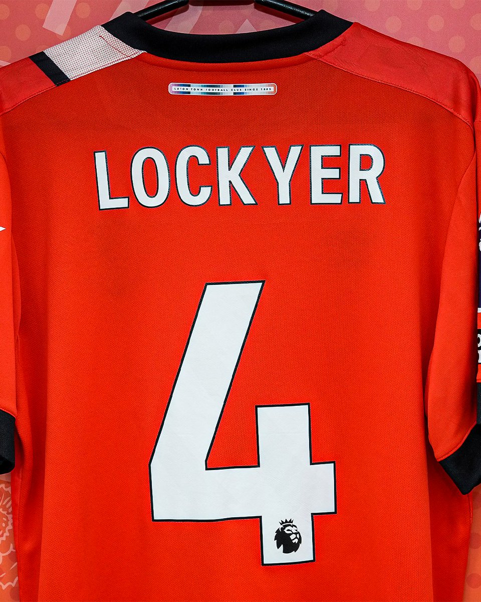 LutonTown's tweet photo. With us all the way, skipper. 🧡 https://t.co/xKIfMs4Sxi