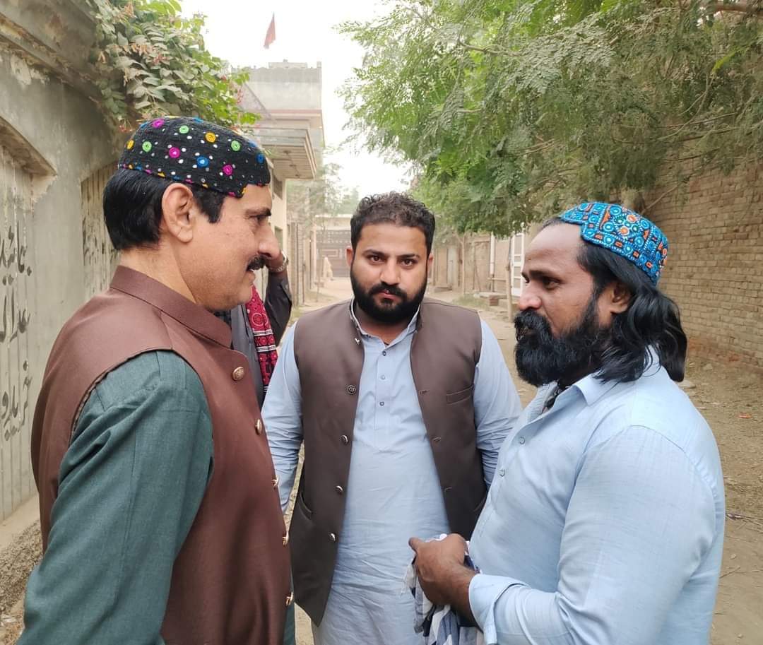 KhetranPP214's tweet photo. سردار محبوب خان کھیتران (امیدوار PP-214 MPA) کی چاہ بی بی والا آمد, عمر خان بلوچ  کے چچا کی وفات پر فاتحہ خوانی
#PP214
@NawazSharifMNS @betterpakistan @CMShehbaz @AyazSadiq122 @AbidSherAli @akleghari @RanaSanaullahPK @SenPervaizRd @MIshaqDar50 @HamzaSS @Marriyum_A @KhSaad_Rafique https://t.co/YMQksr1RLe