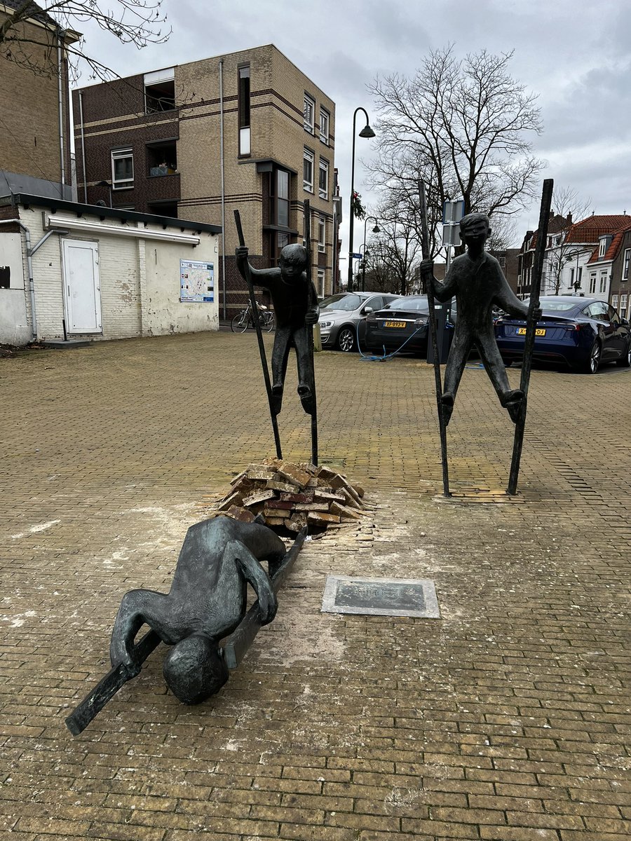 Ze is er weer bij gaan liggen.