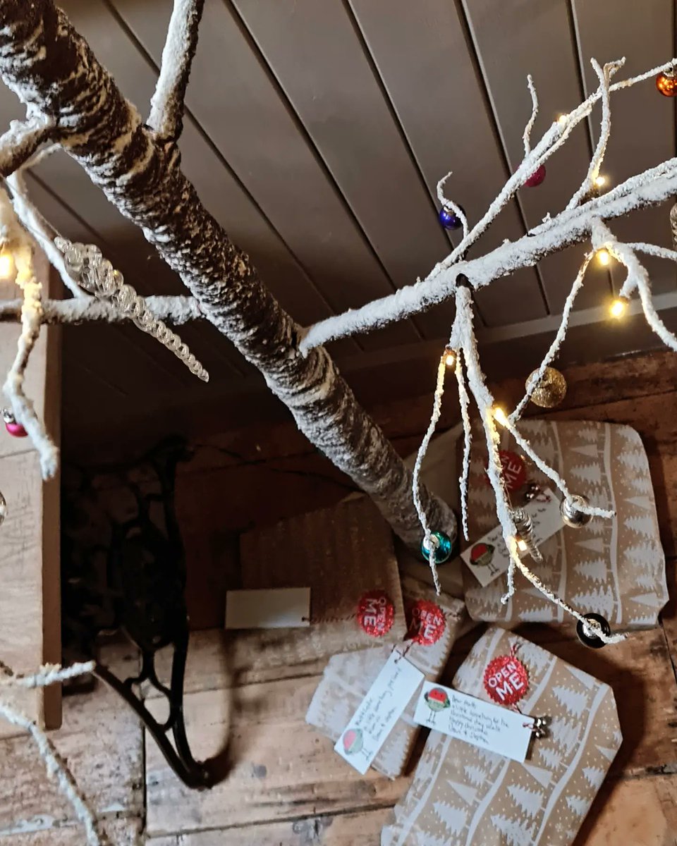 tregooseoldmill's tweet photo. All ready for our Christmas guests to arrive! Home made scones and mince pies with Clotted cream, apple juice from our orchards, fresh eggs laid at Tregoose and Christmas presents 🎅  Book direct for the best rates at https://t.co/CkcjcQg9xr 
#Christmasbreak #holidaycottagesuk https://t.co/0a2HVktG0i