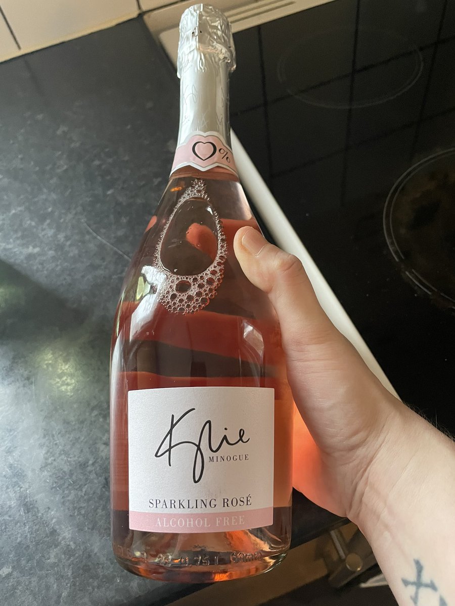 Princess_LJT's tweet photo. When you quit drinking but @kylieminogue has you covered for Christmas 👌🏼🙌🏼 #Alcoholfree #Lovers https://t.co/uIbY20FvKm